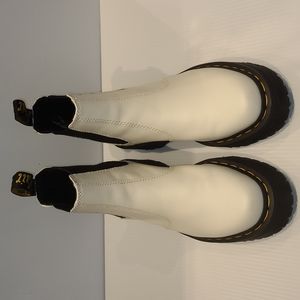 Dr. Martens 2976 Chelsea Boot Platform Size 9